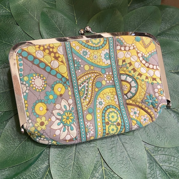 SOLD📍FREE with Purse/Bag Purchase📍Vera Bradley Kiss and Make-up Cosmetics Bag - Picture 2 of 11